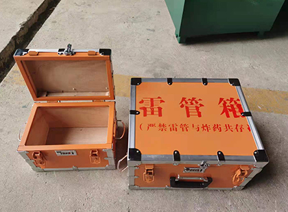 岭口镇不同材质的雷管箱性能上有什么区别？