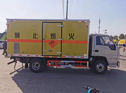 岭口镇爆破器材运输车工人安全操作规范与智能技术保障